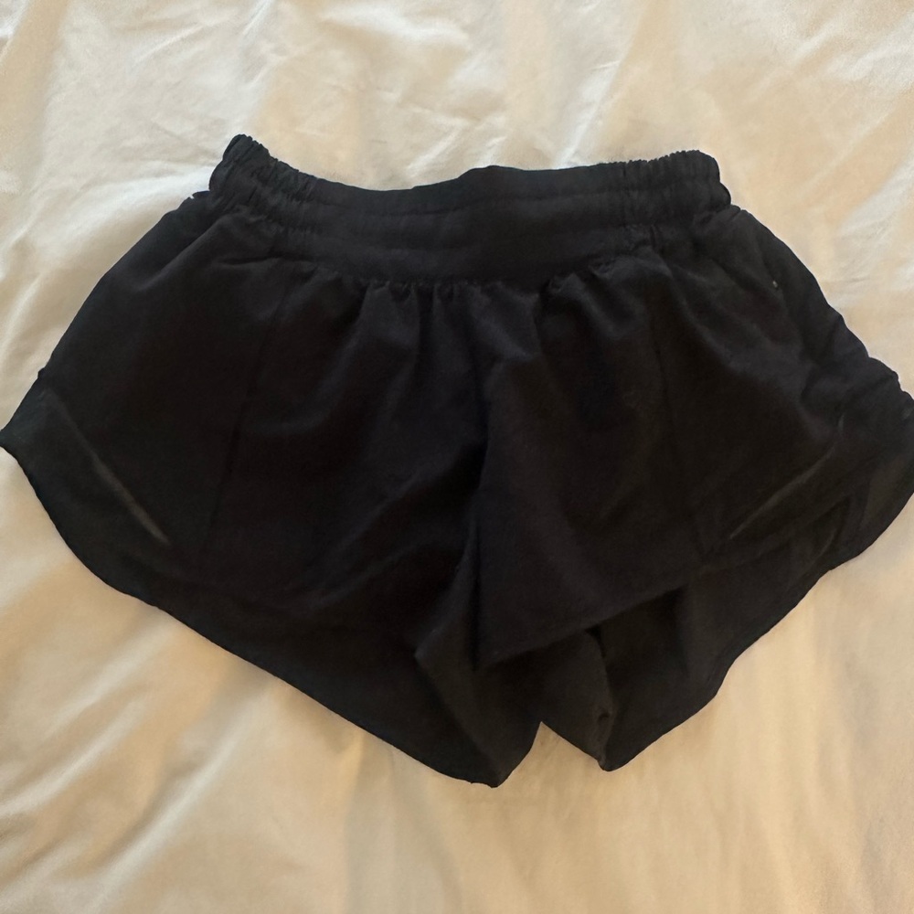 Lululemon Hotty Hot low rise 2.5 in Black Shorts